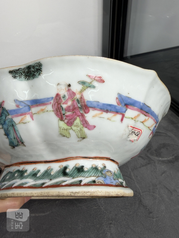清同治粉彩福禄寿三星神仙人物纹海棠形高足贡碗 - 图7